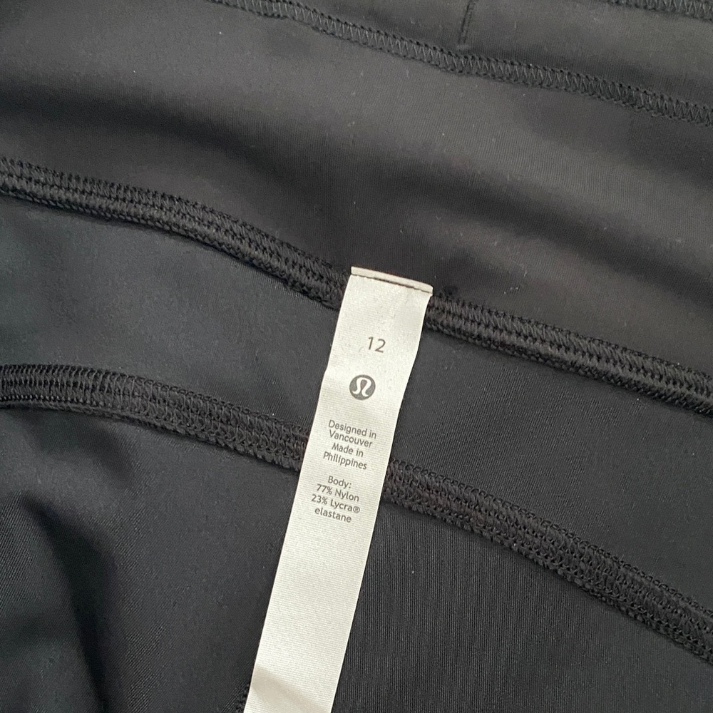 lululemon athletica NWT Black Invigorate HR 8” Biker Shorts size 12 - Picture 3 of 4